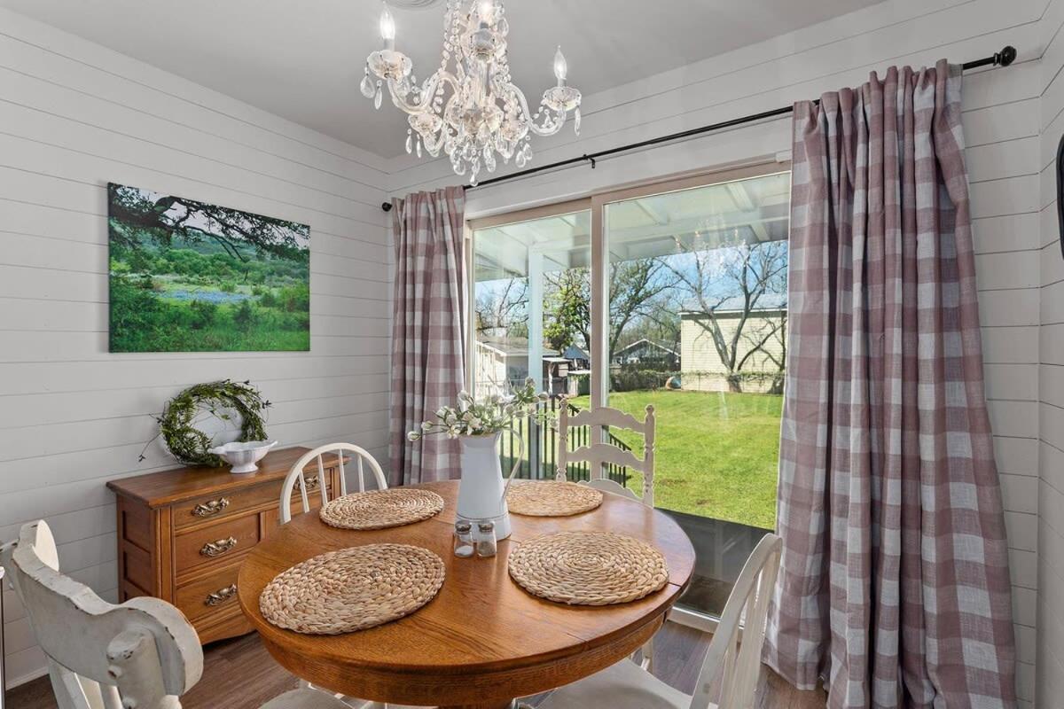 Vintage Veranda - Ping Pong Table & More Fredericksburg Bagian luar foto