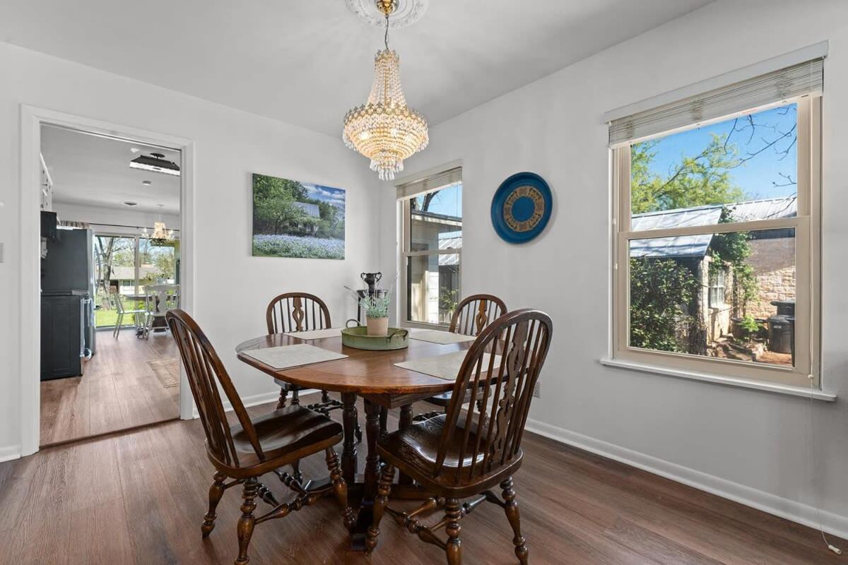 Vintage Veranda - Ping Pong Table & More Fredericksburg Bagian luar foto