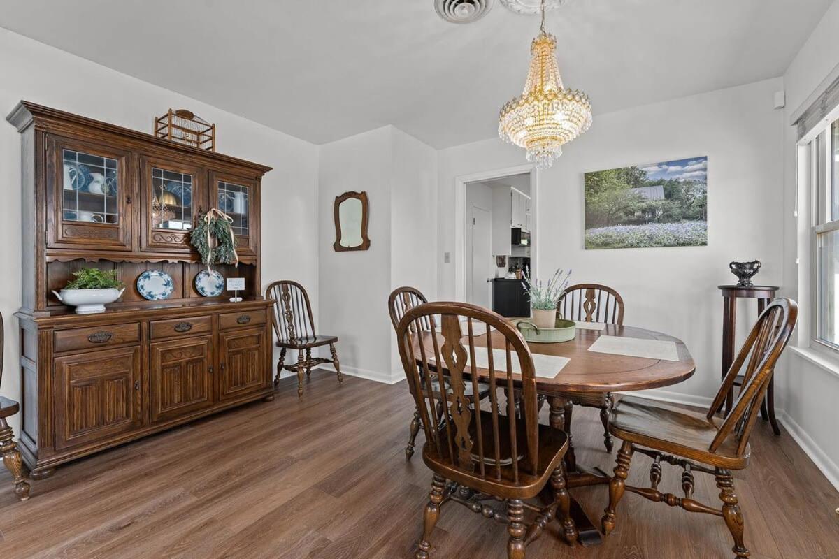Vintage Veranda - Ping Pong Table & More Fredericksburg Bagian luar foto