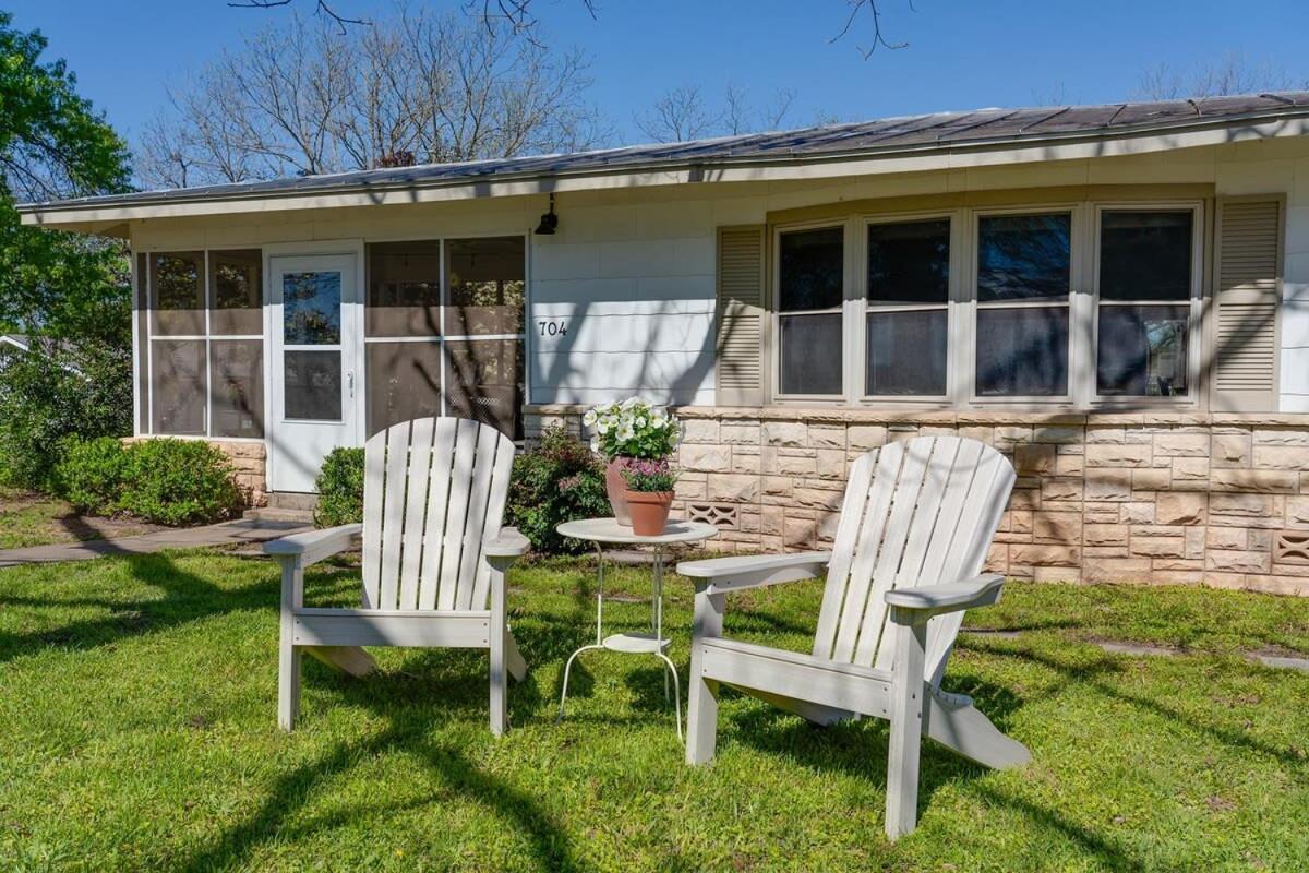 Vintage Veranda - Ping Pong Table & More Fredericksburg Bagian luar foto